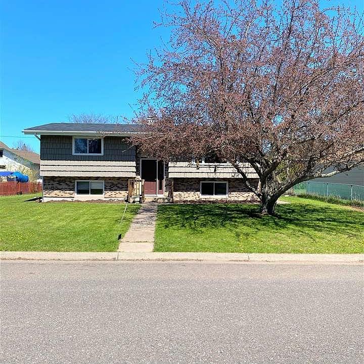 1st image of 916 5th Ave E