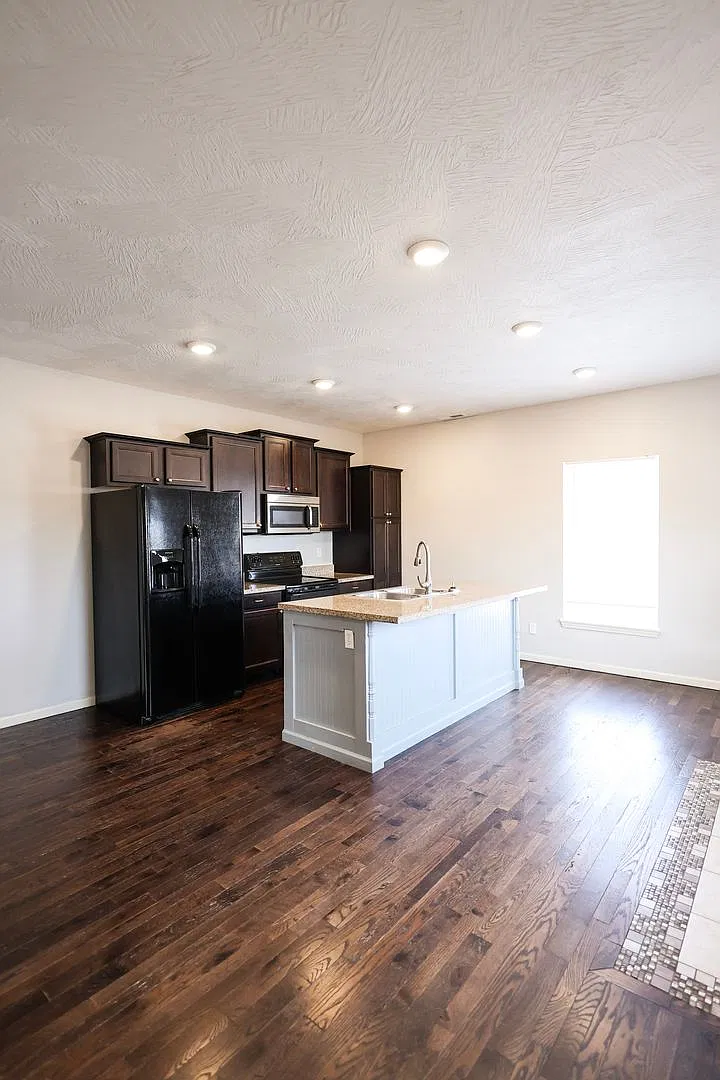 Harrison 412 — Photo 3