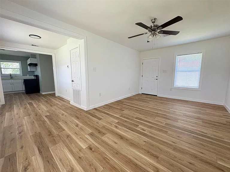 1717 W 4th St — Photo 3