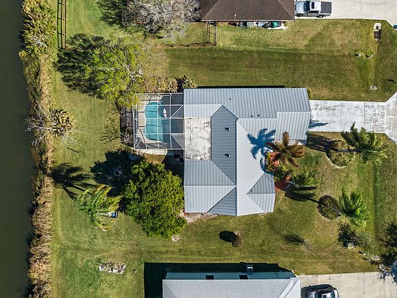 4th image of 212 Deerwood Lane