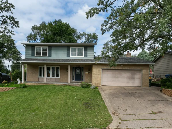 4520 Canterbury Ln, Davenport, IA 52806