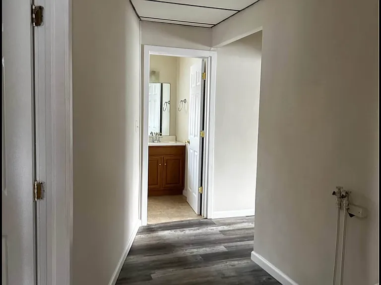 402 W Sample St — Photo 23