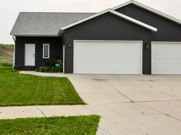 2749 Butler St, Bismarck, ND 58504