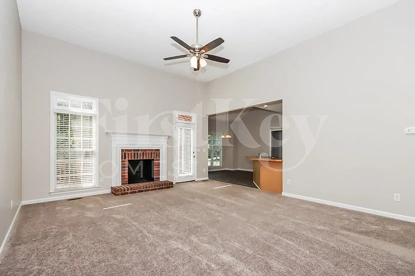 3 bed, 2.0 bath, 2141 sqft, $2,535 — Photo 2