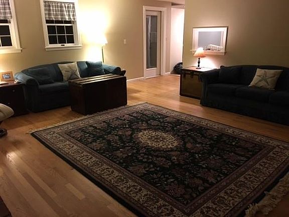 4th image of 90 Forest Ave
