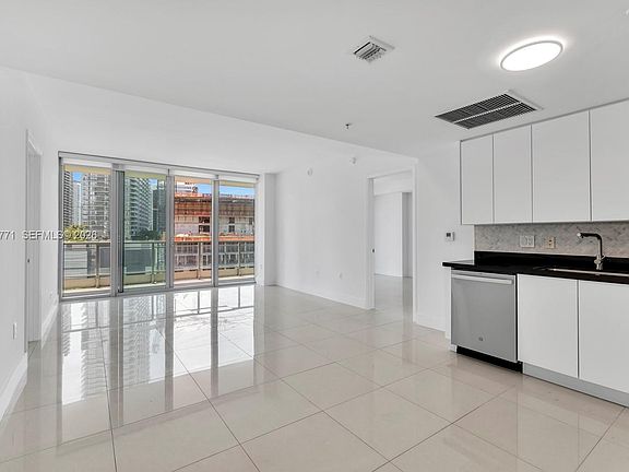 4th image of 92 SW 3rd St APT 1403