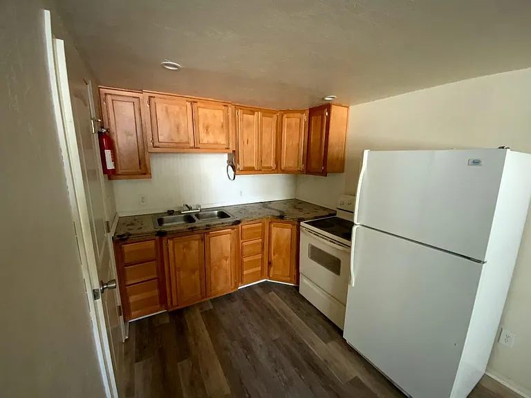 1021 W 14th Ln #A — Photo 10