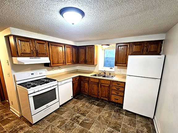 Kitchen-Gas Range/Refrigerator/Dishwasher/Garbage Disposal New vinyl floor