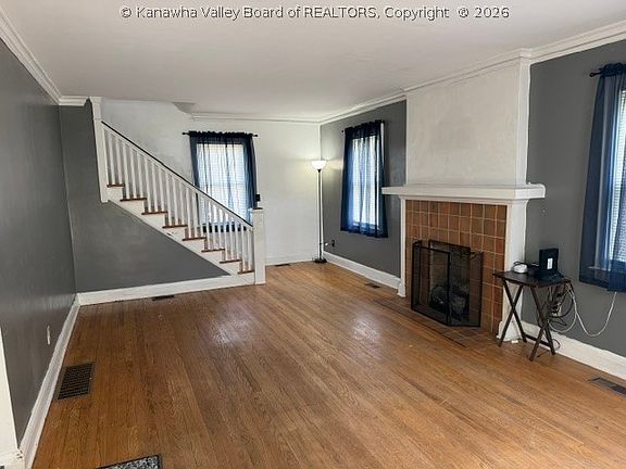 3rd image of 1338 Grosscup Ave