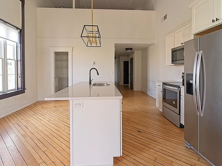 1 E Main St #302 — Photo 4