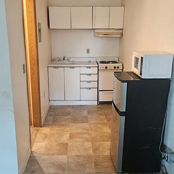 1546 S Cushman St #10 — Photo 3