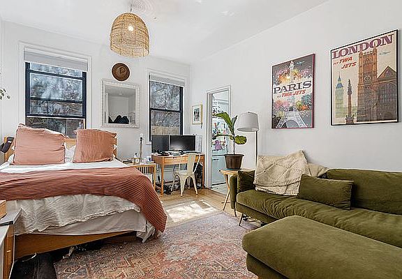 3rd image of 196 Prince St #2P