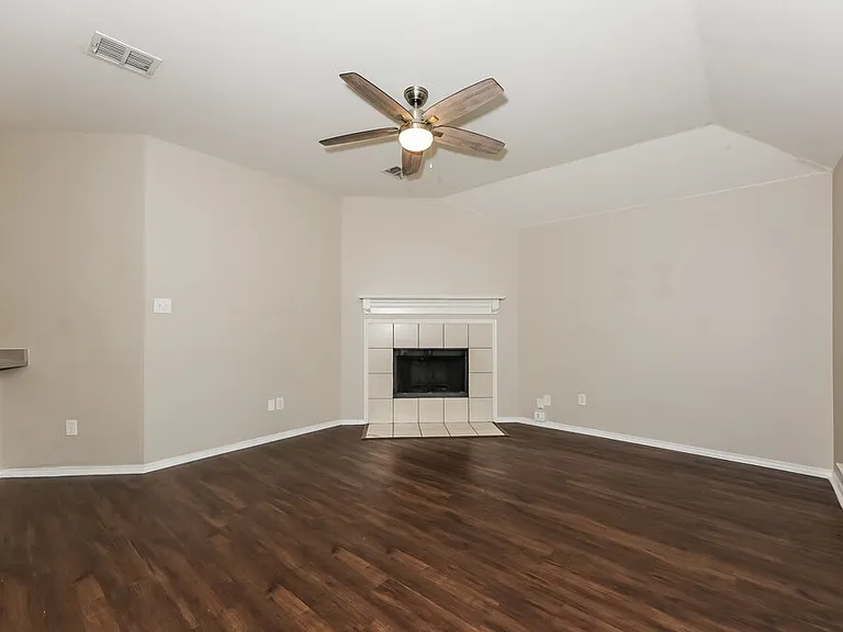 1016 Winding Creek Dr — Photo 3