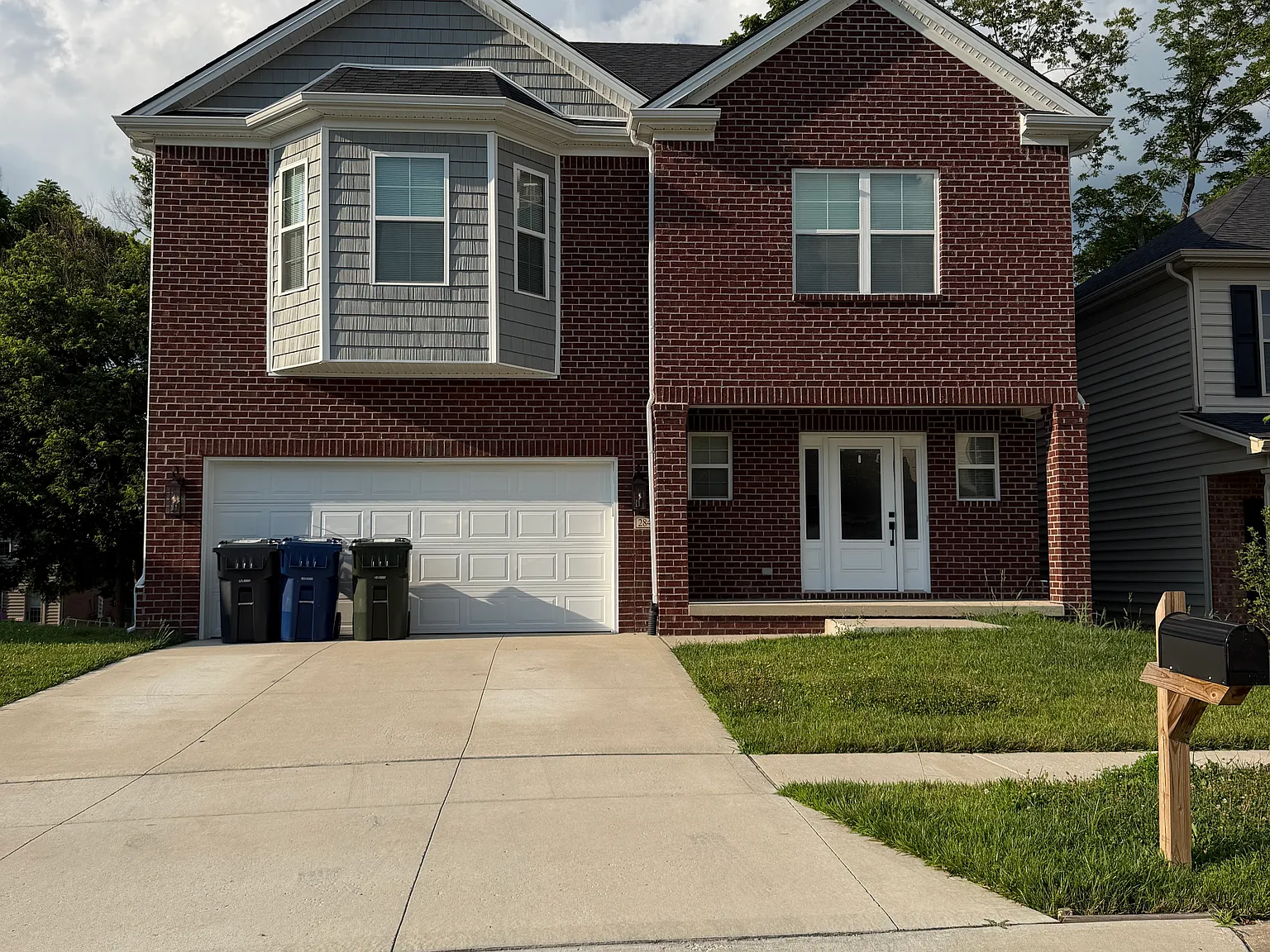4 bed, 2.5 bath, 2800 sqft, $2,950 — Photo 1