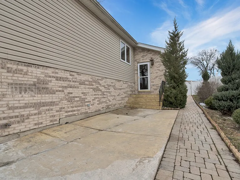 8414 S 82nd Ct — Photo 21