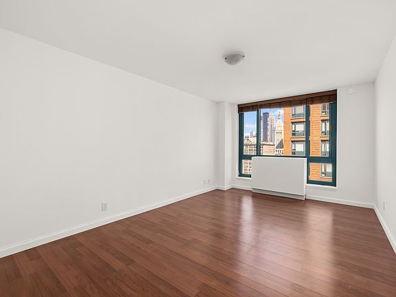 5th image of 1 Irving Pl APT U22a