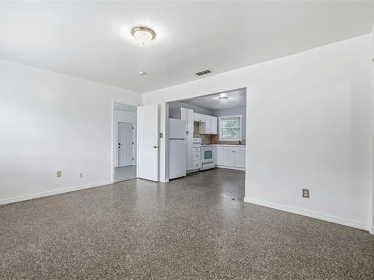 6802 Larmon St — Photo 5
