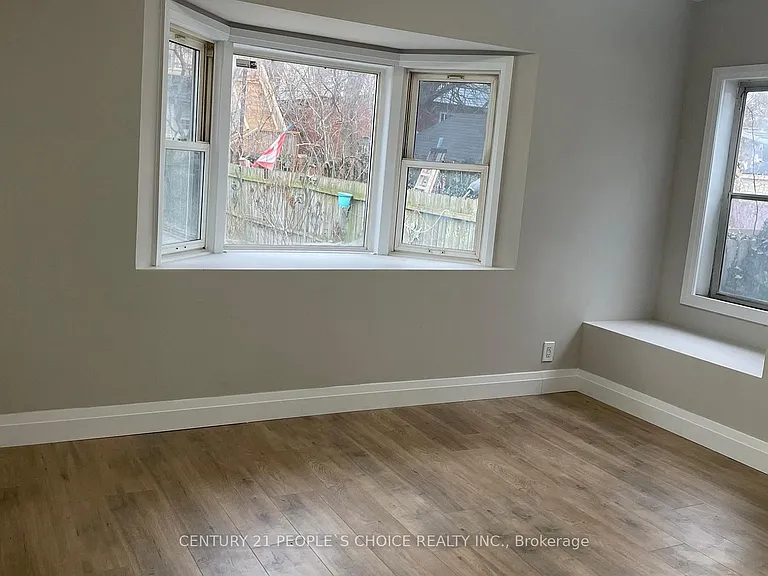 136 Edgemont St N — Photo 17