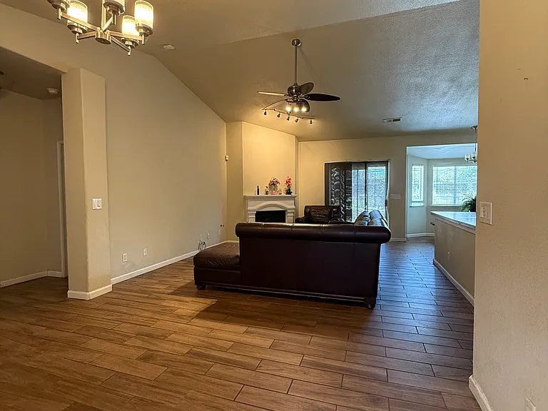 314 N Cypress Ave — Photo 3