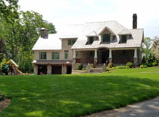 4 Obry Dr, Scarsdale, NY 10583