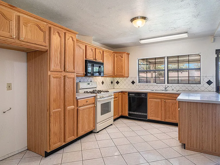 1814 Addington Dr — Photo 11