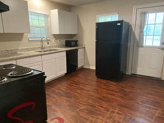 4th image of 1217 W Pecan St
