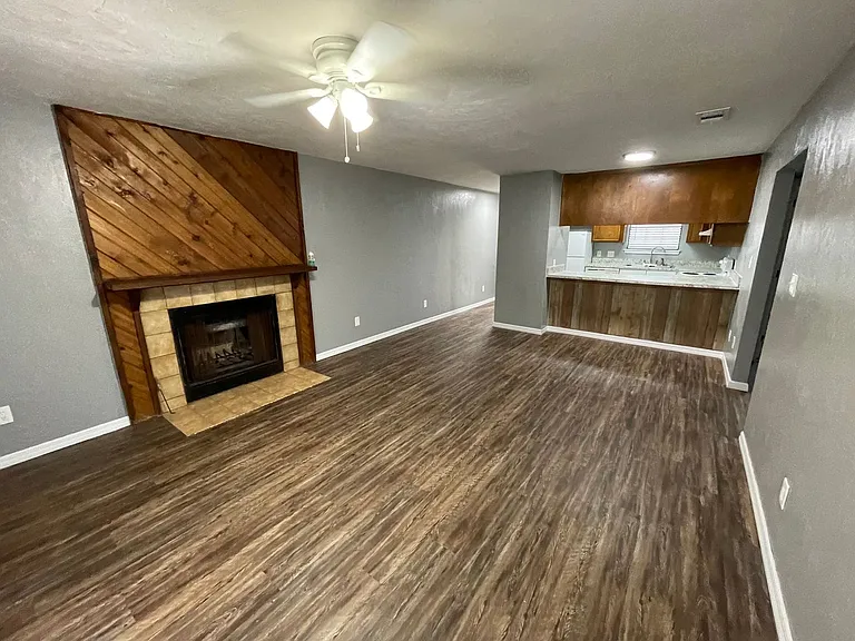 2924 Woodrich Dr #B — Photo 2