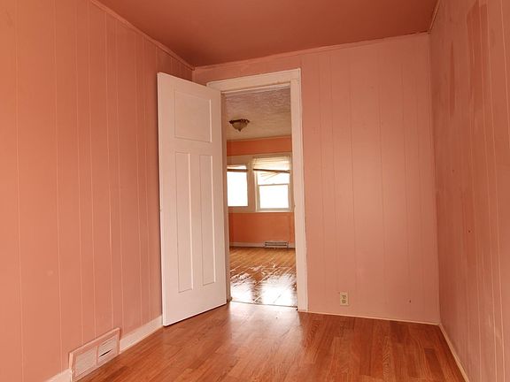 4th image of 1214 Van Buren St