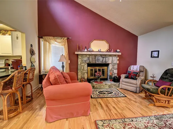 97 Crestwood Dr, Maggie Valley, NC 28751