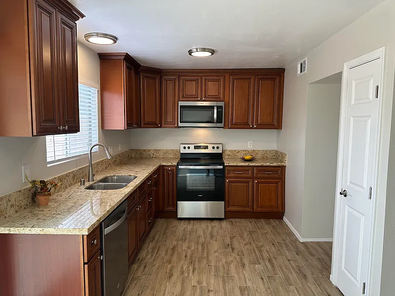 25863 Pacific St #7 — Photo 6