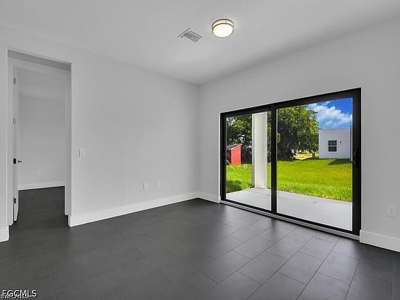 4th image of 4548/4550 29th St SW
