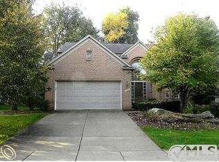 3461 Yosemite Dr, Lake Orion, MI 48360