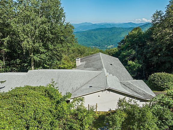4th image of 75 Briarwood Ln