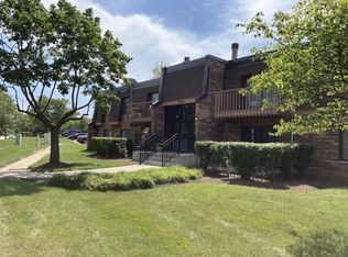 714 Tullamore Ct APT 1A, Schaumburg, IL 60193