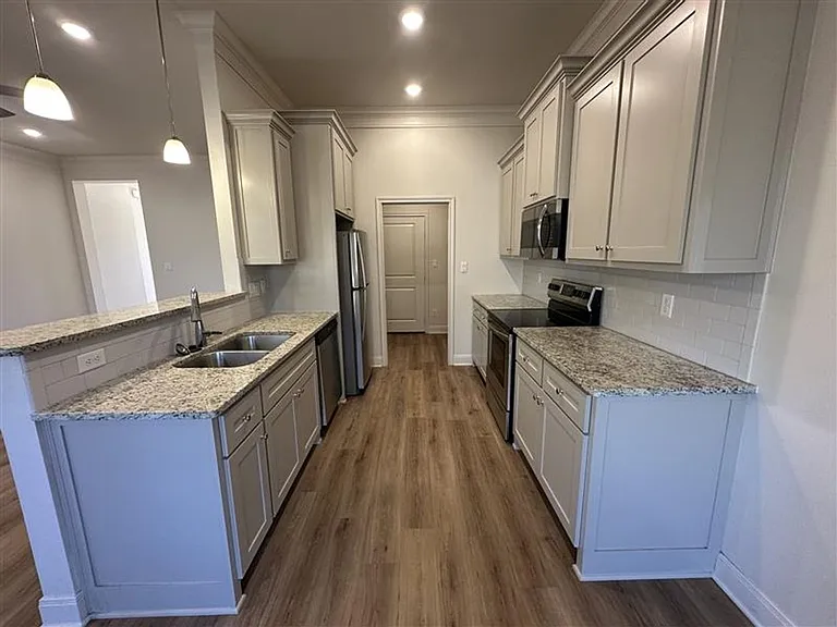 8406 Cambridge Rd — Photo 18