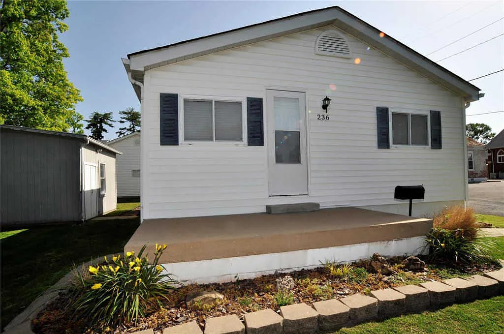 236 S Rapp Ave photo 1
