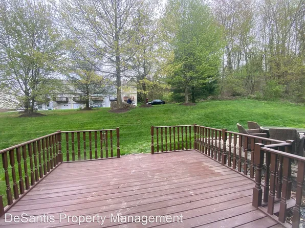 2588 Hawthorne Dr, Oakdale, PA 15071