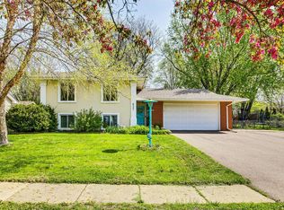 837 Cortland Dr, Apple Valley, MN 55124