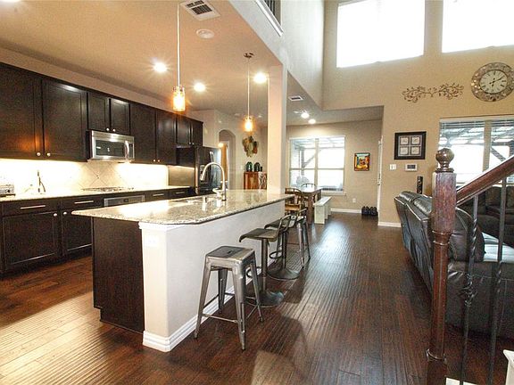 4th image of 3217 Glen Crest Ln