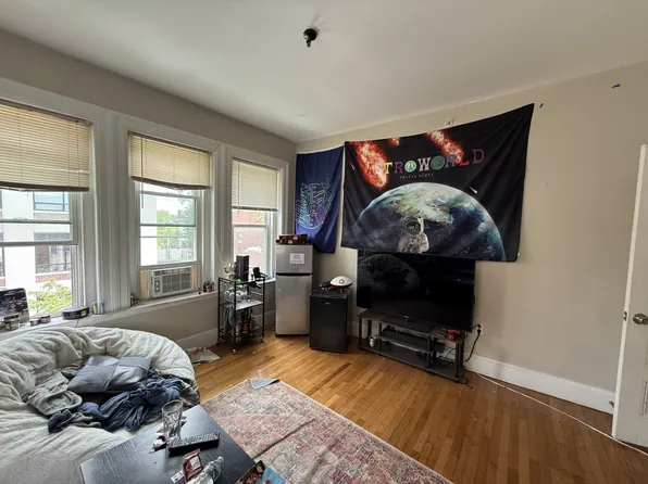 240 Babcock St #3, Brookline, MA 02446