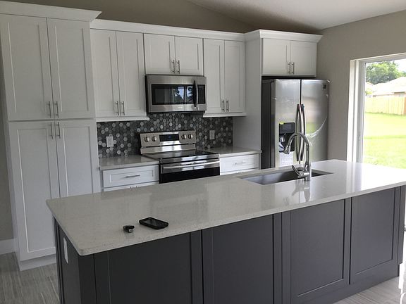 4th image of 2474 SE Rock Springs Dr