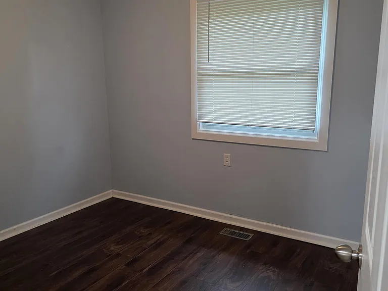 621 S Village Dr — Photo 10