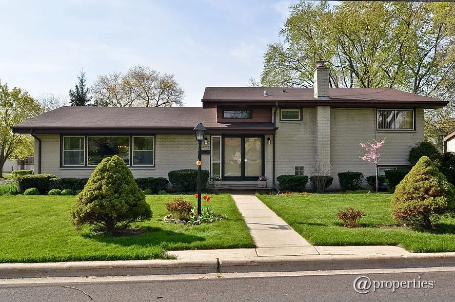 9756 Kedvale Ave photo 1