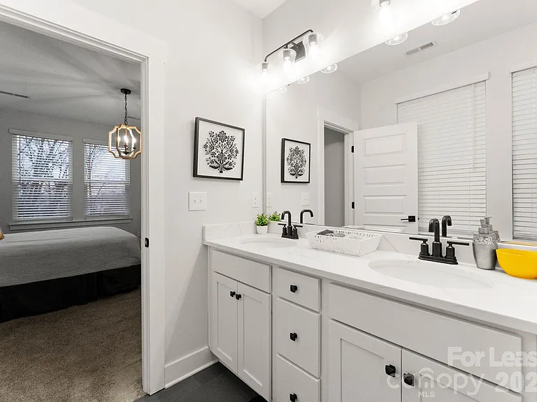 648 W End Dr — Photo 35