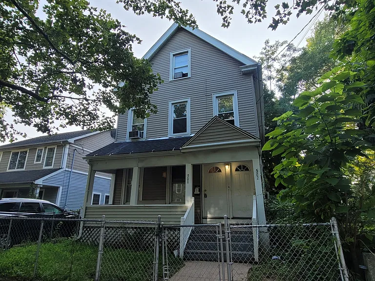 502 Winchester Ave #1 — Photo 1