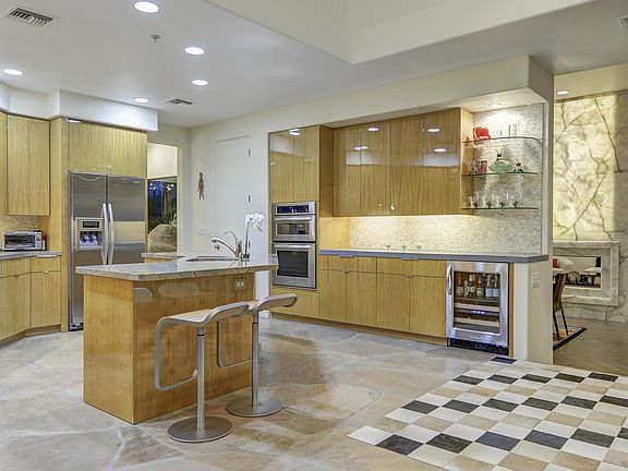 3rd image of 10827 E Sutherland Way