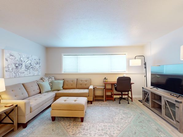 1701 Hudson St APT 4