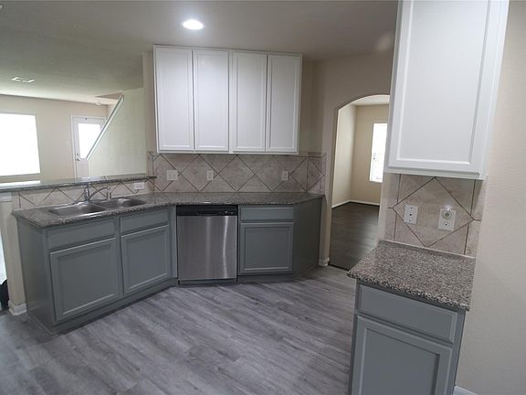 3rd image of 3255 View Valley Trl