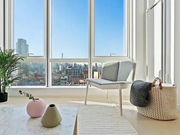 29-11 Queens Plz N #27B, Long Island City, NY 11101