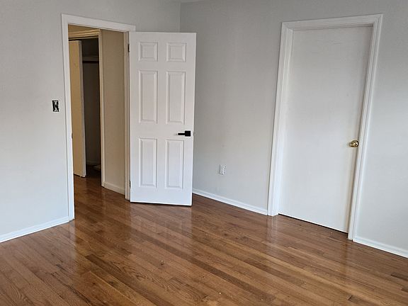 2nd image of 18 Sherwood Ave Floor 1